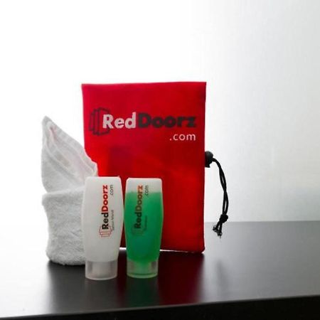 Reddoorz Plus @ Paal 2 Manado Exterior foto